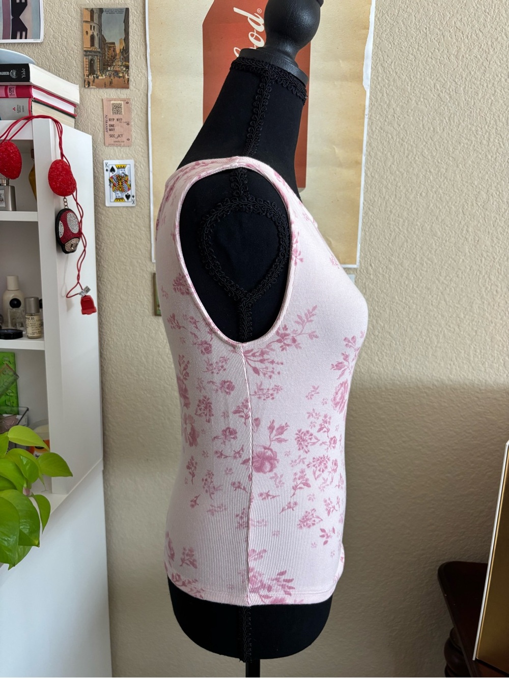 NWOT Hollister Floral Pink & White Tank Top Size Small, Boatneck - Picture 4 of 5